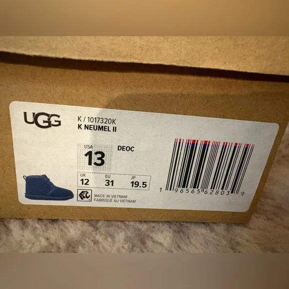 Brand-new UGG Kids Neumel II navy size 13 new, in box - Picture 2 of 6